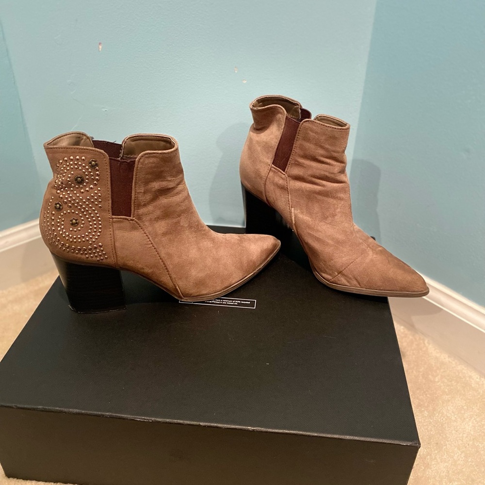 Boots - Picture 3 of 9